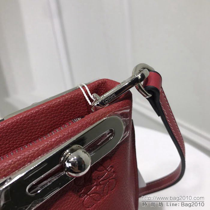 LOEWE羅意威 專櫃同步 Missy Small Bag 秋冬新款手拿包 簡單特別 可手提單肩斜挎 小號3038 大號3037  jdl1166